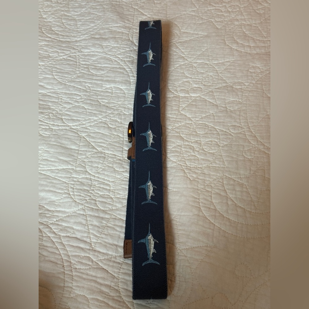 Columbia Men’s sz. XL 42/44 Navy Fish Patterned Men's Belt good used condition